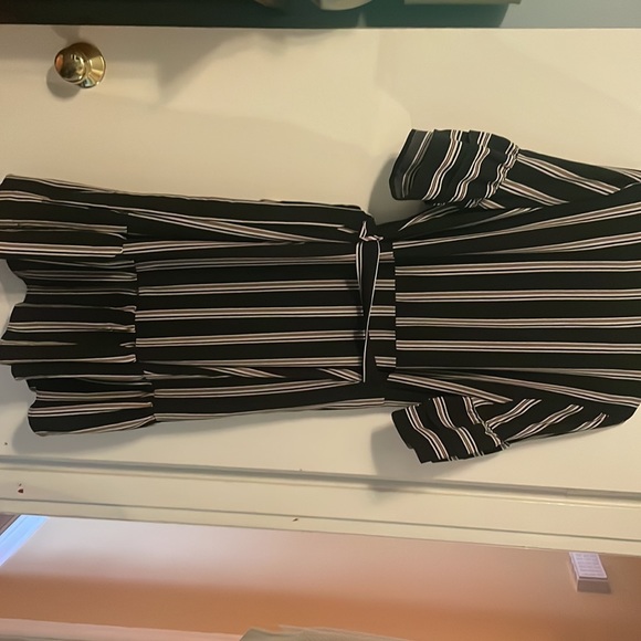 Striped dress with ruffle details - Picture 7 of 7